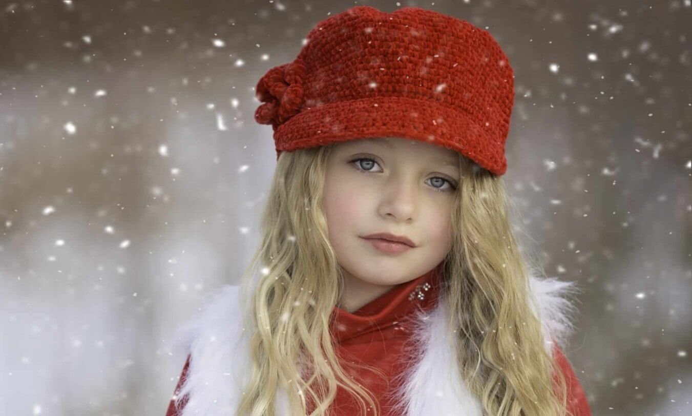 A child wearing a red hat

Description automatically generated with low confidence